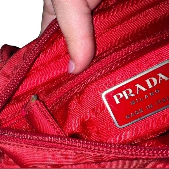 BIN046.12 Authentic Prada Italy Vintage Tessuto Red Nylon Shoulder Tote - Picture 10 of 12
